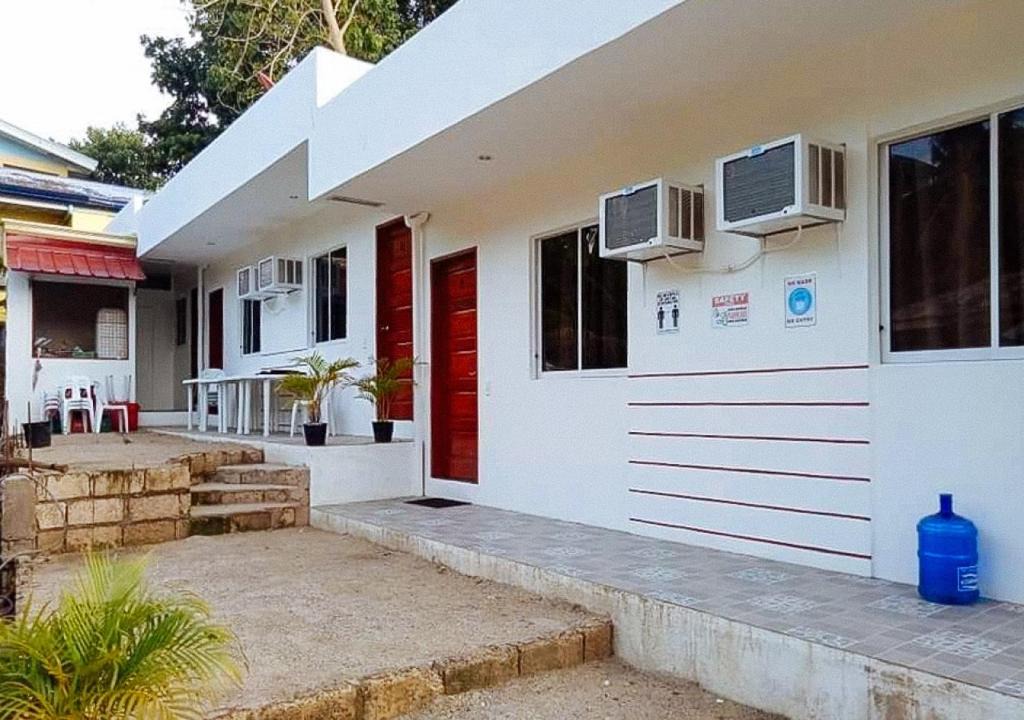 Tabuelan Hotel | North Harbor Beach Resort