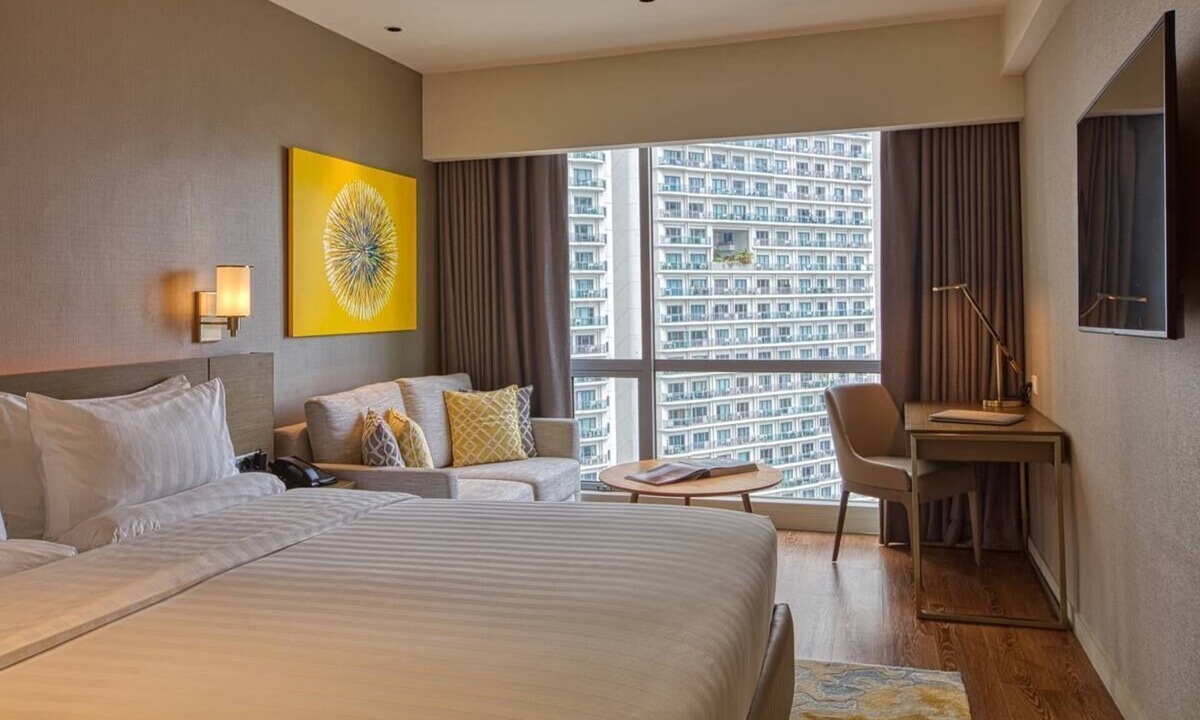 Mandaluyong Hotel | Novotel Suites Acqua w/City View