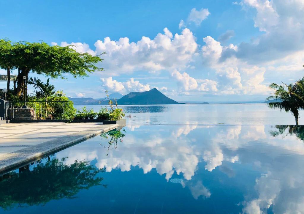 Anilao Hotel | Nuuk Taal Lake