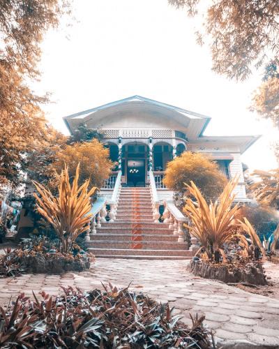 Tagbilaran Hostel | Oasis Balili Heritage Lodge