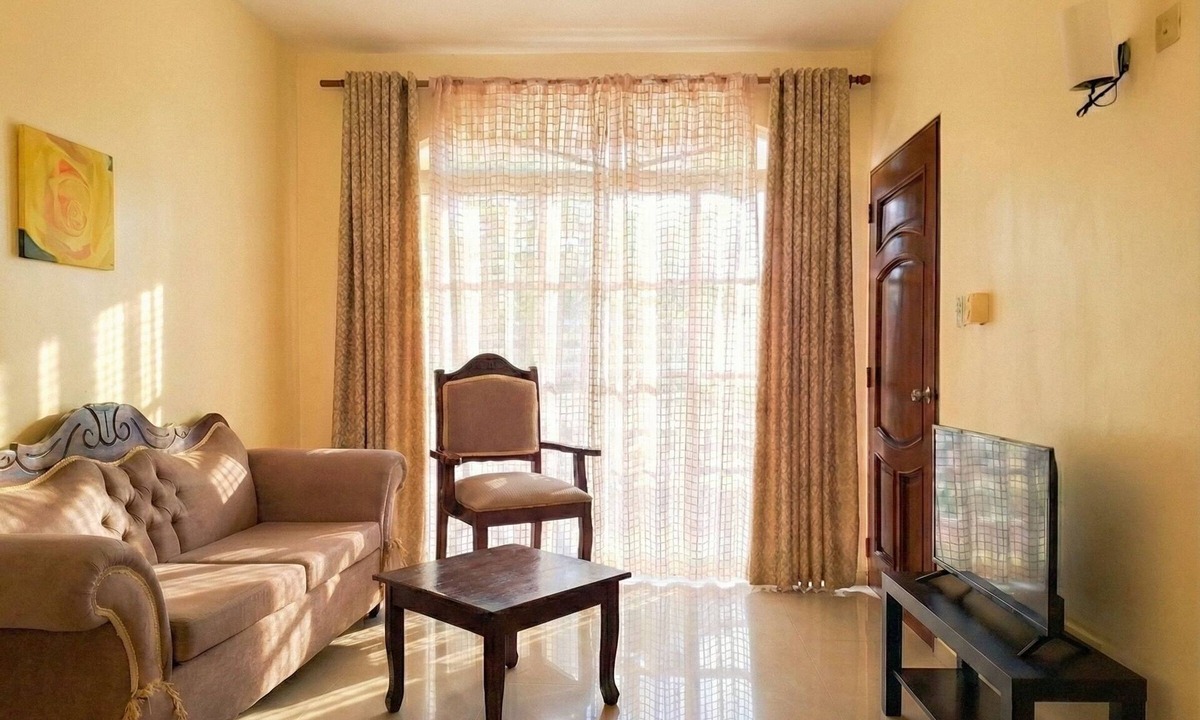 Costambar Apartment | Ocean Breeze 2BR Apt 50m to Beach Pool & AC