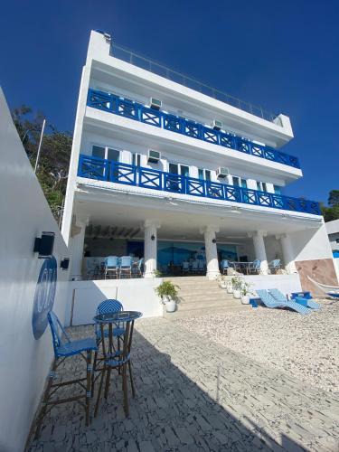 Bauan Hotel | OIA by Seascape