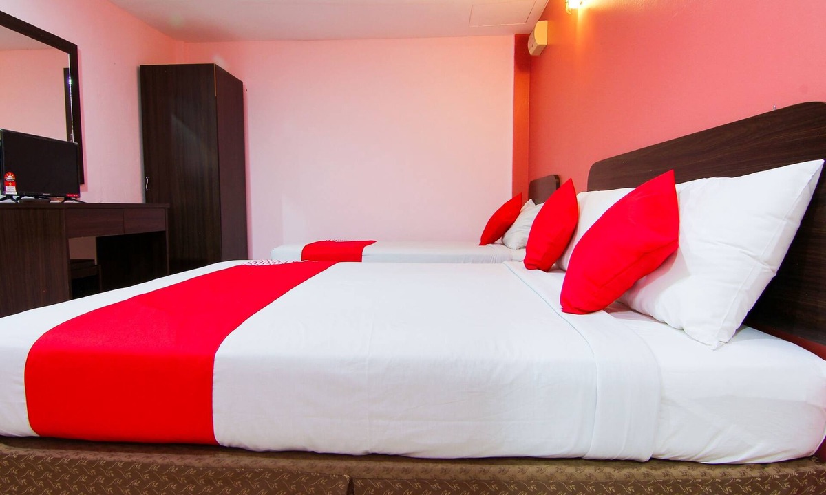 Bota Hotel | OYO 11343 Hotel Putra Iskandar