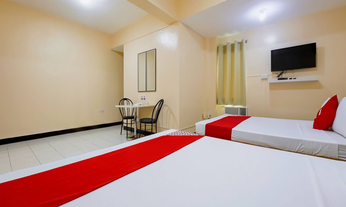 Baclaran Hotel | OYO 836 E & H Residences