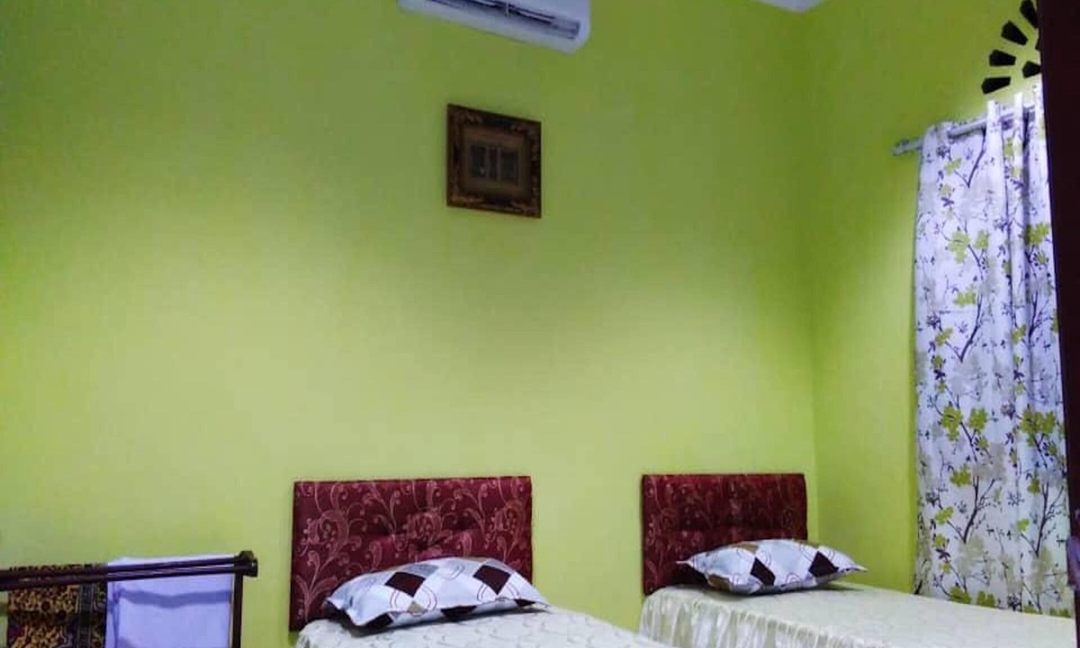 Kampong Raja House | OYO Homes 90590 Mazhomestay