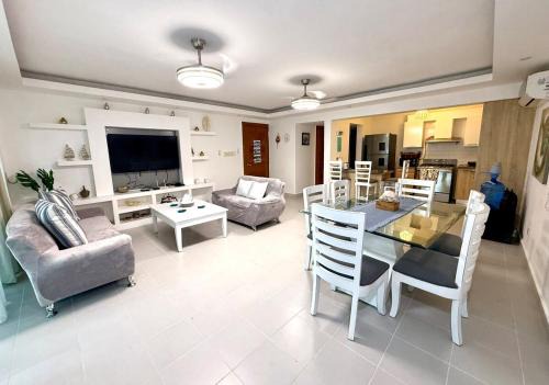 Playa Bibijagua Apartment | Palm Paradise Condo Pool & Beach