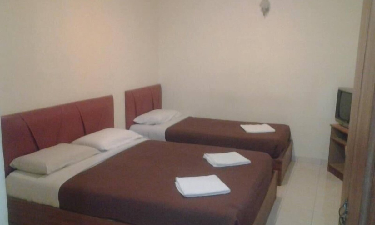 Kampung Ayer Meleleh Hotel | PD Sea Front Hotel