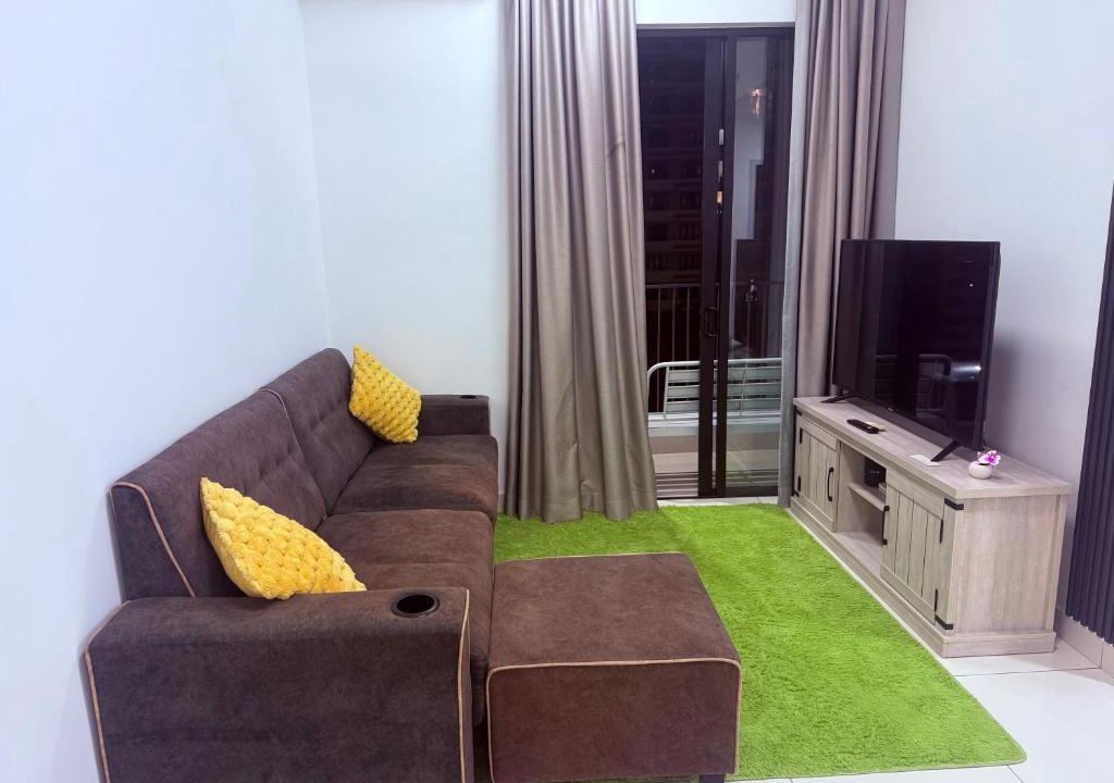 Jenjarom Apartment | Peaceful Home at Amber