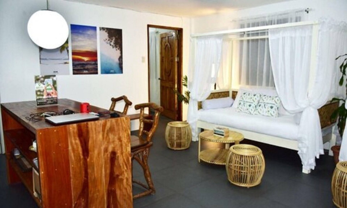 Balabag House | Penthouse 8 Colors Beach House Resort by Cocotel