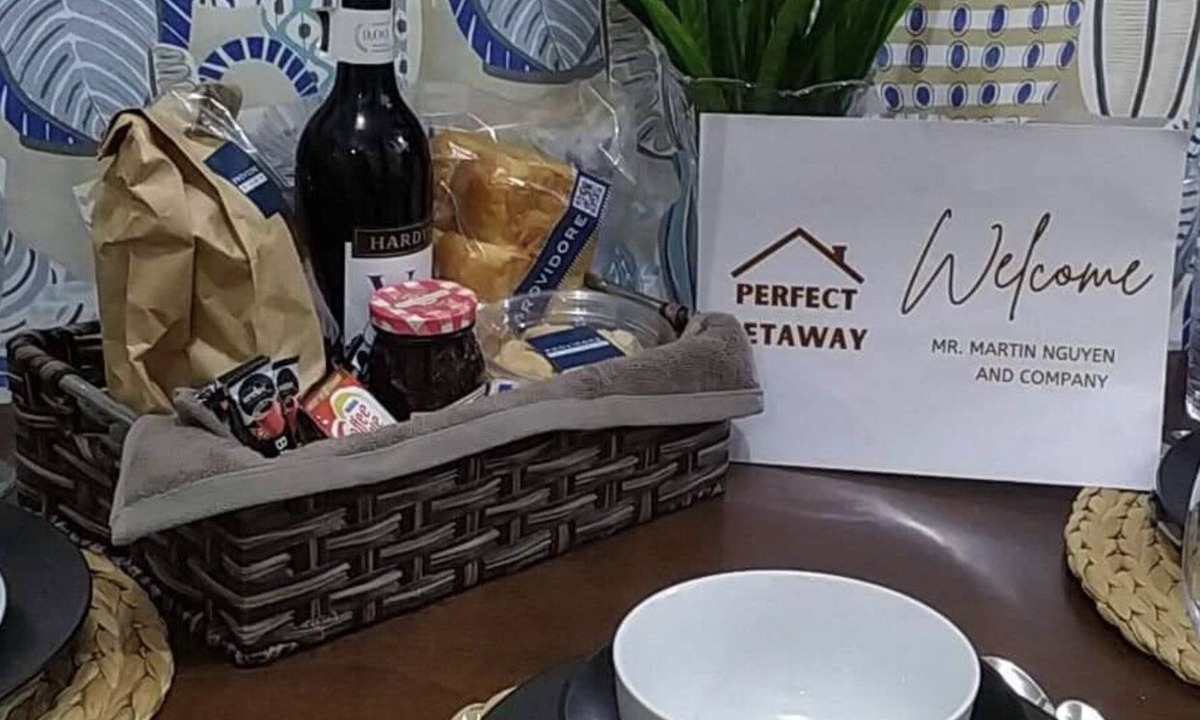 Katuparan Condo | ☆Perfect Getaway☆ Modern 2BR unit BGC Uptown Parksuites tower 2