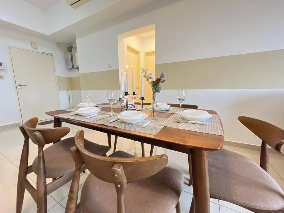 The Strand Apartment | Petaling Jaya 1-12pax Muji design 3 room 1 min to Sunway Giza