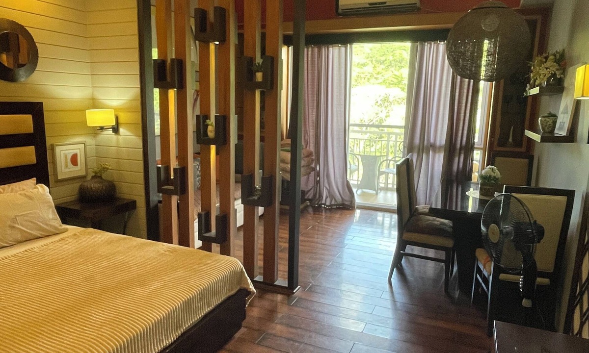 Metro Luzon Urban Beltway Condo | Pico De Loro beach, Miranda B Condotel Rental with Wifi