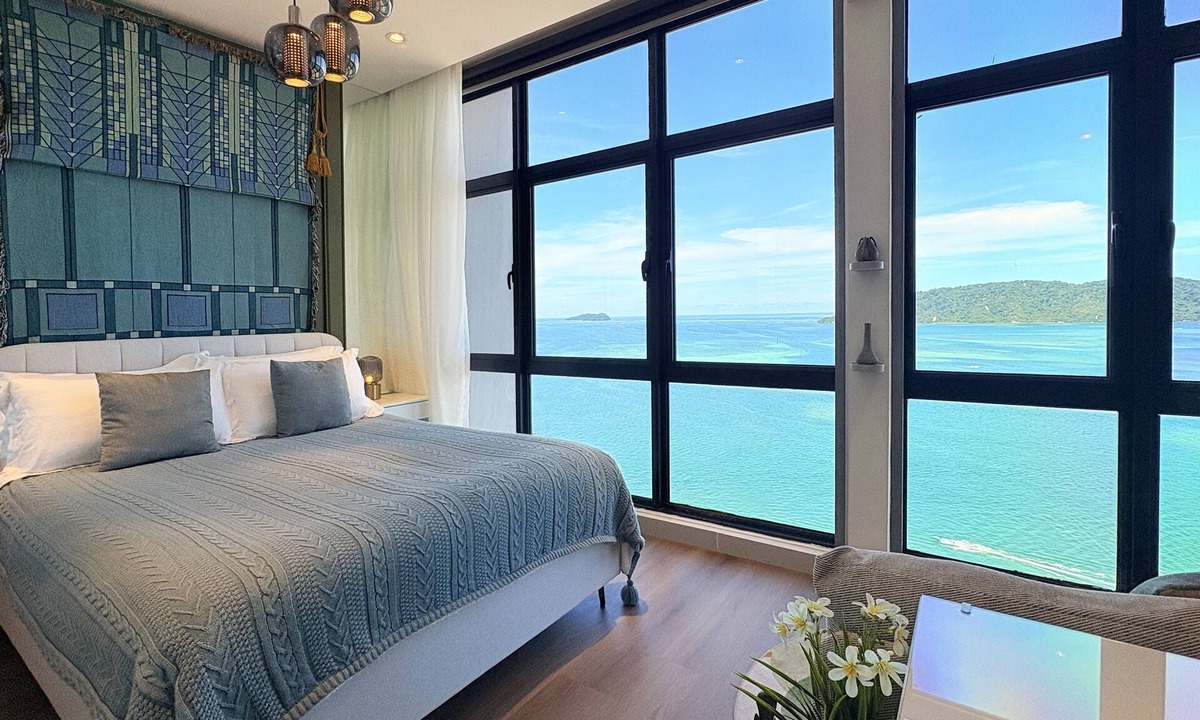 Downtown Kota Kinabalu Apartment | 『Poetic Green Loft』 9m Panoramic Oceanview for 2