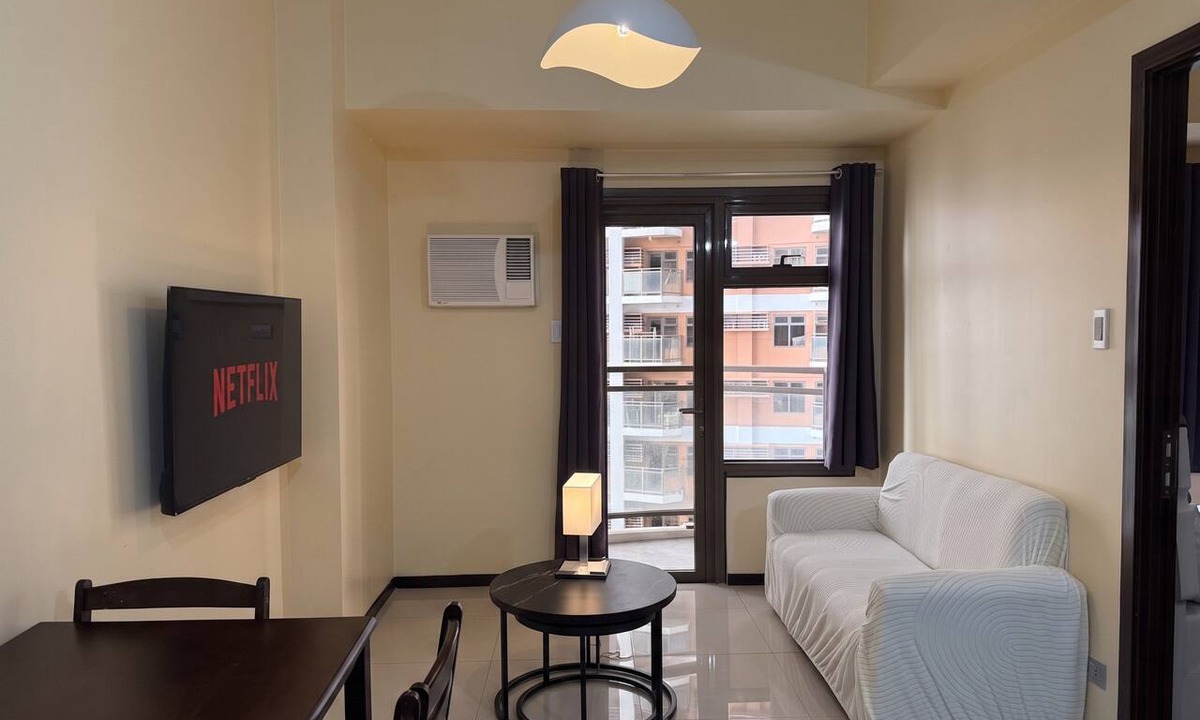 Pasay Condo | Premier Double Room with Balcony and Manila Bay View, Pool View or MOA View