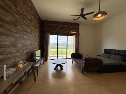 The Strand Apartment | Premier Suite with Balcony Encorp Residence Alpha IVF