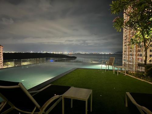George Town Apartment | Premium3BRUrbanRetreatPanoramic CityView 10 Guests