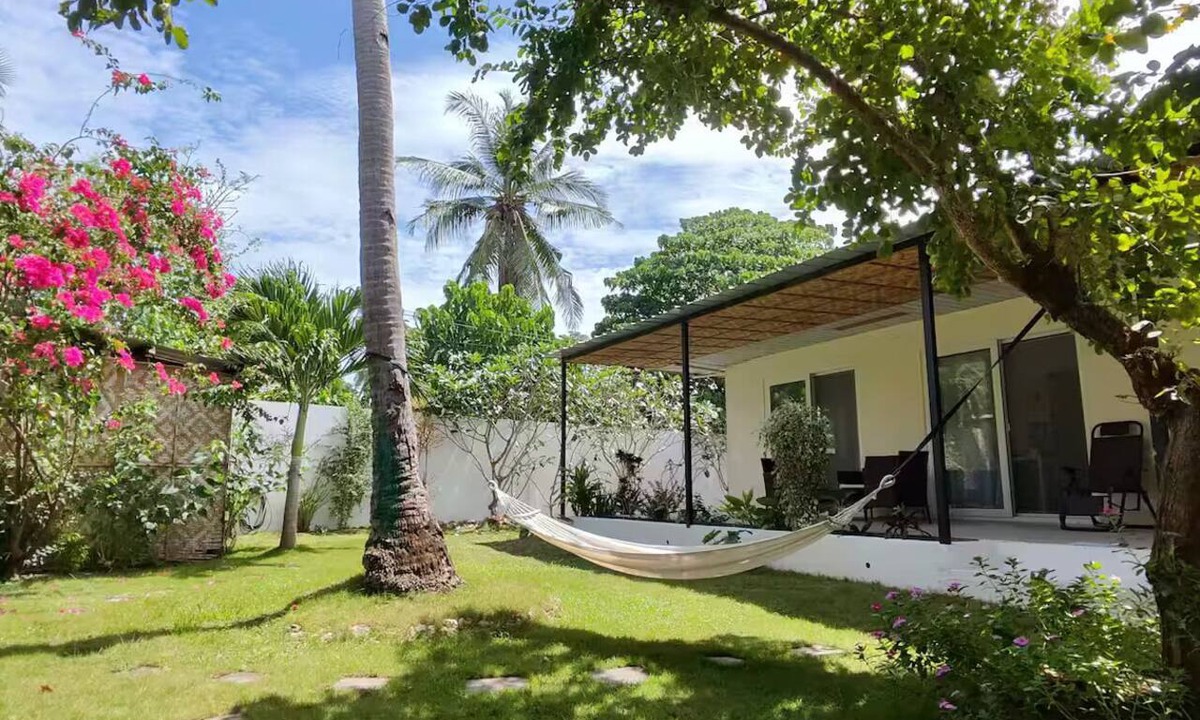 Danao House | Private 3 Bedrooms House with a quiet relaxing Garden, 6 min to Alona