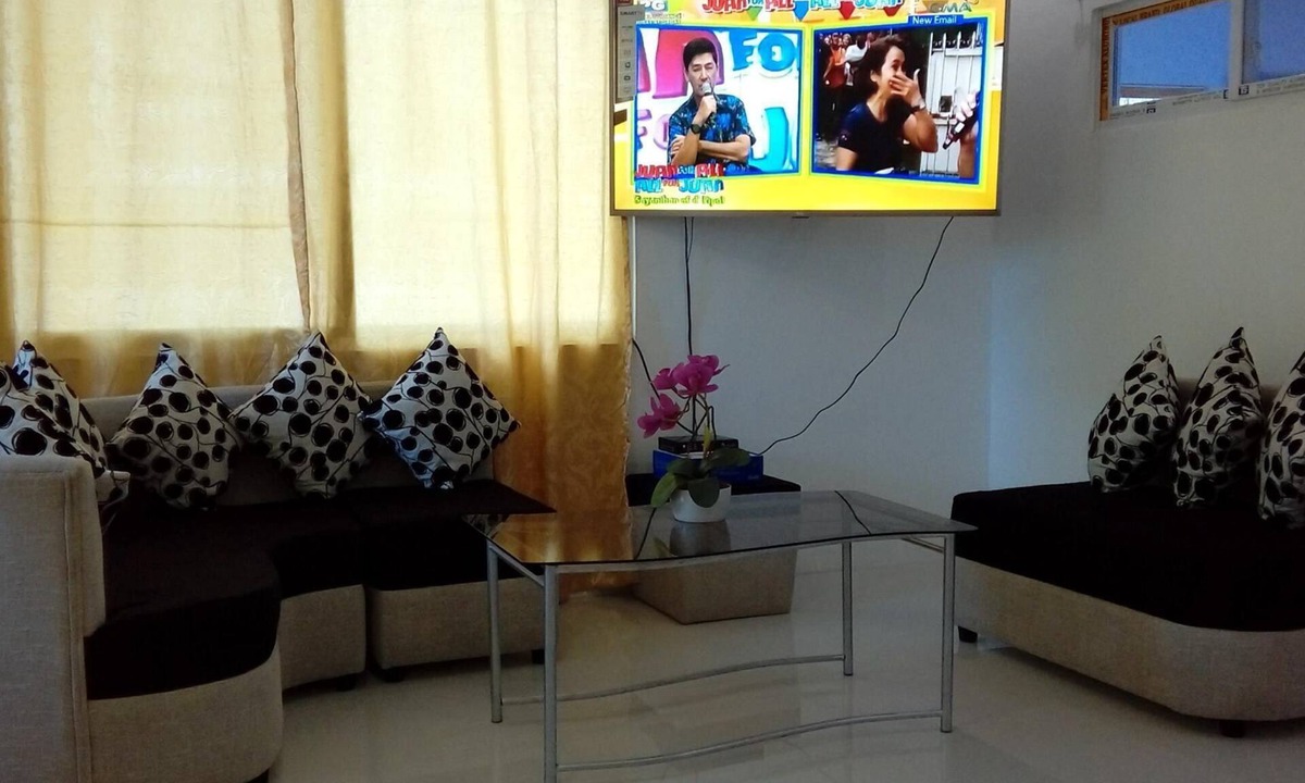 Central Luzon House | Private house with Free Wifi +Netflix Room 2