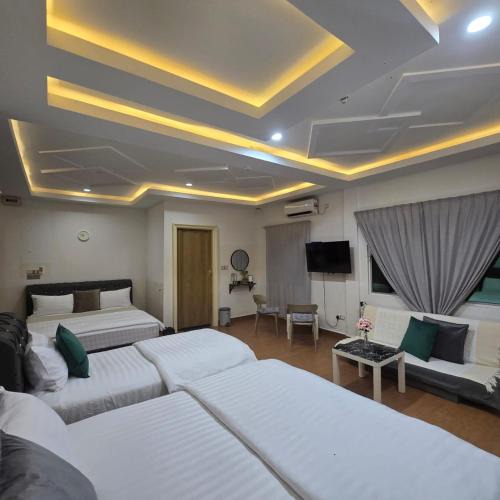 Semporna House | Private Room - The Magnificent White House Semporna