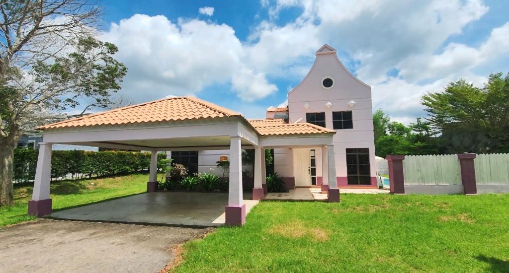 A'famosa Resort Villa | Private Villa With pool bbq sound system wifi snooker