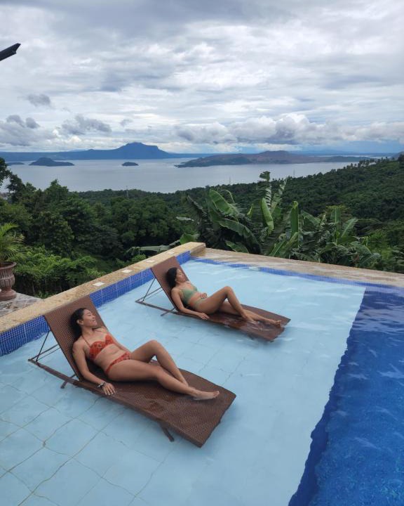Talisay Cabin | Private Villa With Taal View