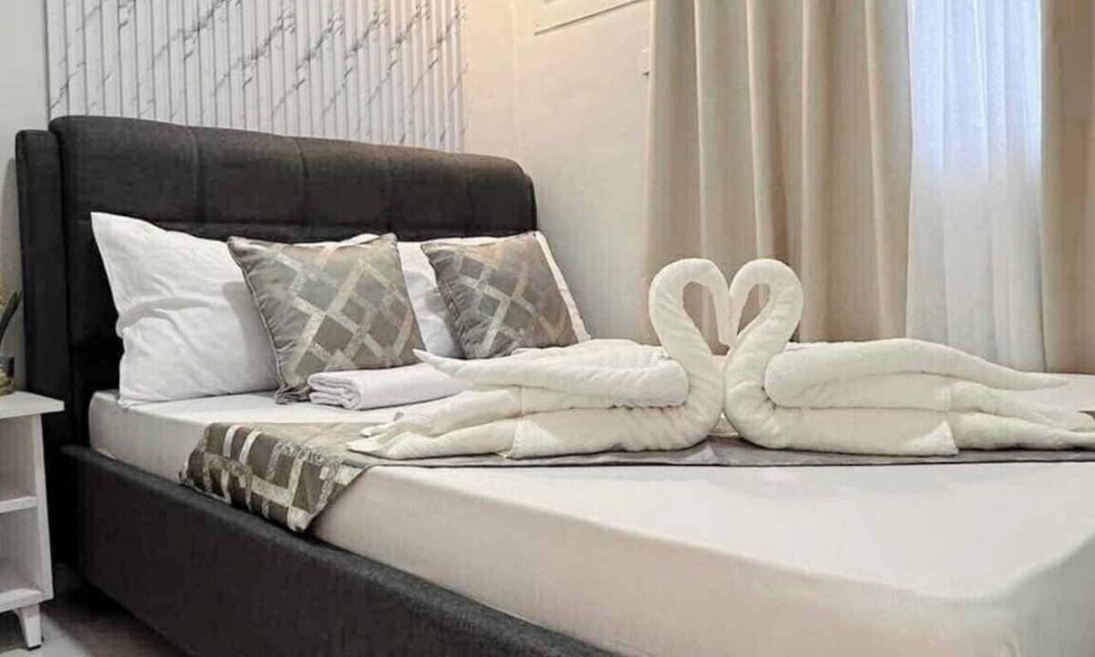 Puerto Princesa City Centre Condo | Puerto Princesa Cozy 2BR condo near Airport, FREE POOL, GYM + Parking