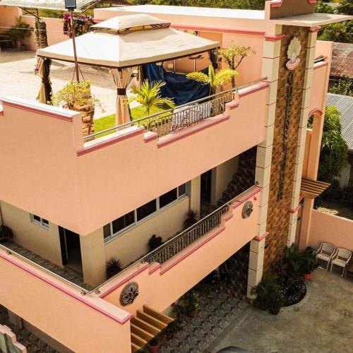 Lucap Hotel | Queenslander Hotel and Restaurant
