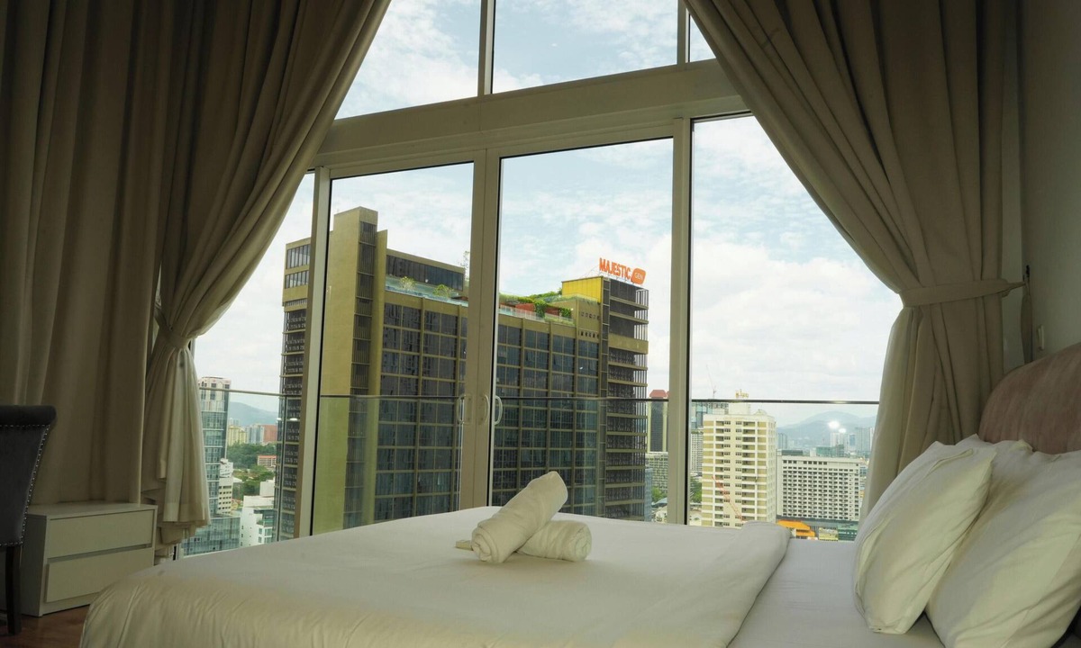 Kuala Lumpur City Centre Apartment | Quill Residences KLCC Luxury Suite by Maju Inn-Junior Suite with Balcony