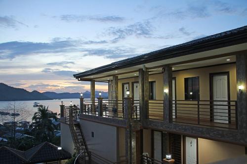 Coron Town Proper Hotel | R2R Bayview Inn
