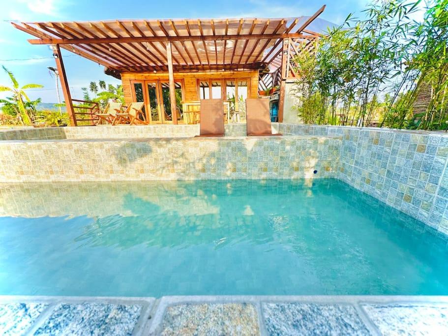 Nasugbu Villa | Rancho Oco Pinewood Villa with Swimming Pool