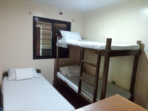Rosales Hotel | RedDoorz at JJ and Kaye Apartment Pangasinan