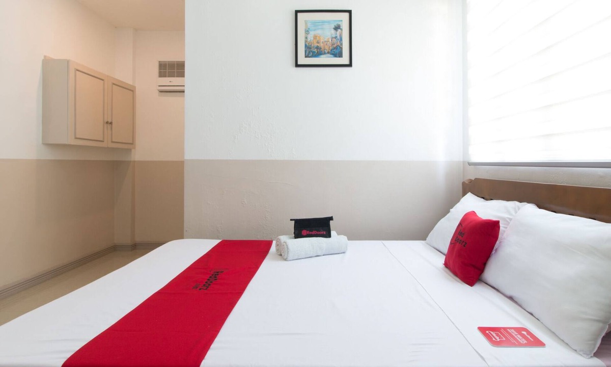 Santa Catalina Hotel | RedDoorz Plus @ Santa Catalina Metro Vigan