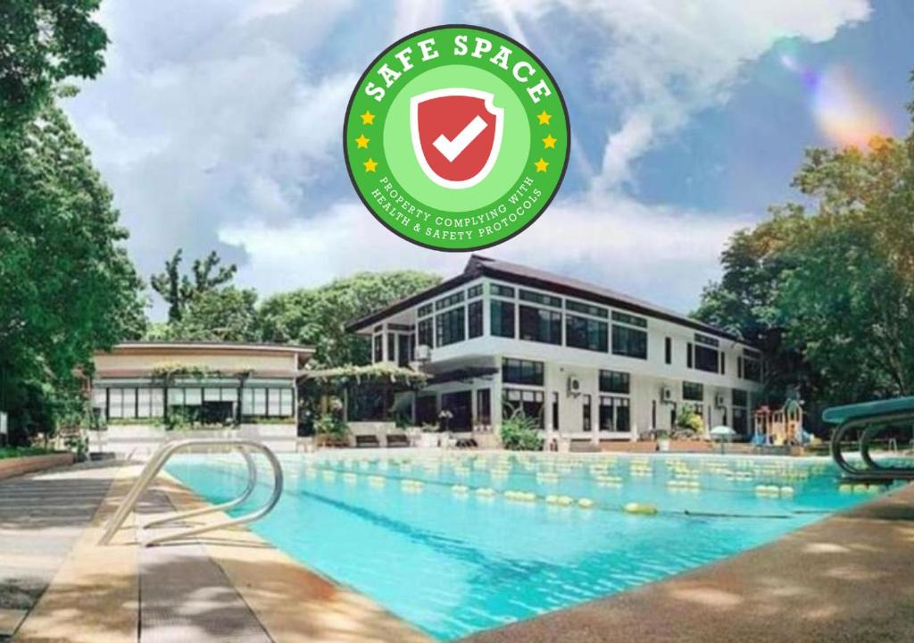 Lucena Hotel | RedDoorz Premium @ Ouan's the Farm Resort