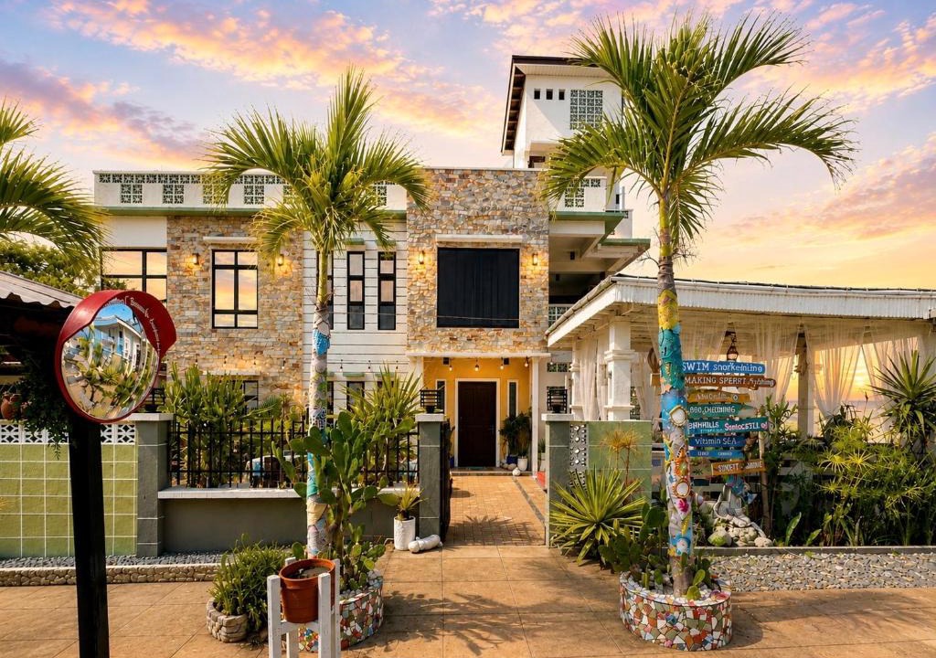 Balaoan Villa | REEF HOUSE BACNOTAN beige sand beach front with Swimming pool