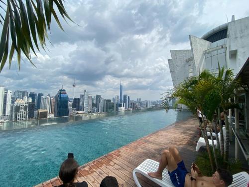 Chow Kit Hostel | Regalia Hostel Free Infinity Skypool Free