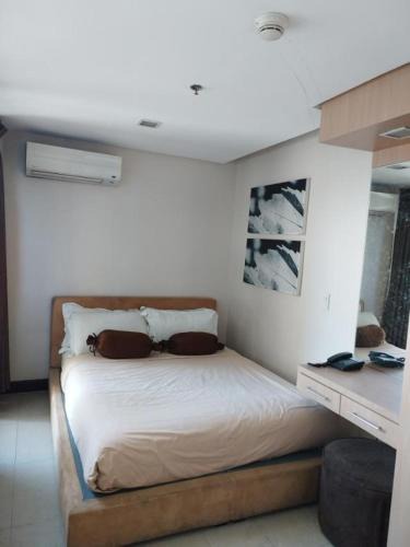 Wack-Wack Greenhills Apartment | Relaxing Big Studio Bedroom