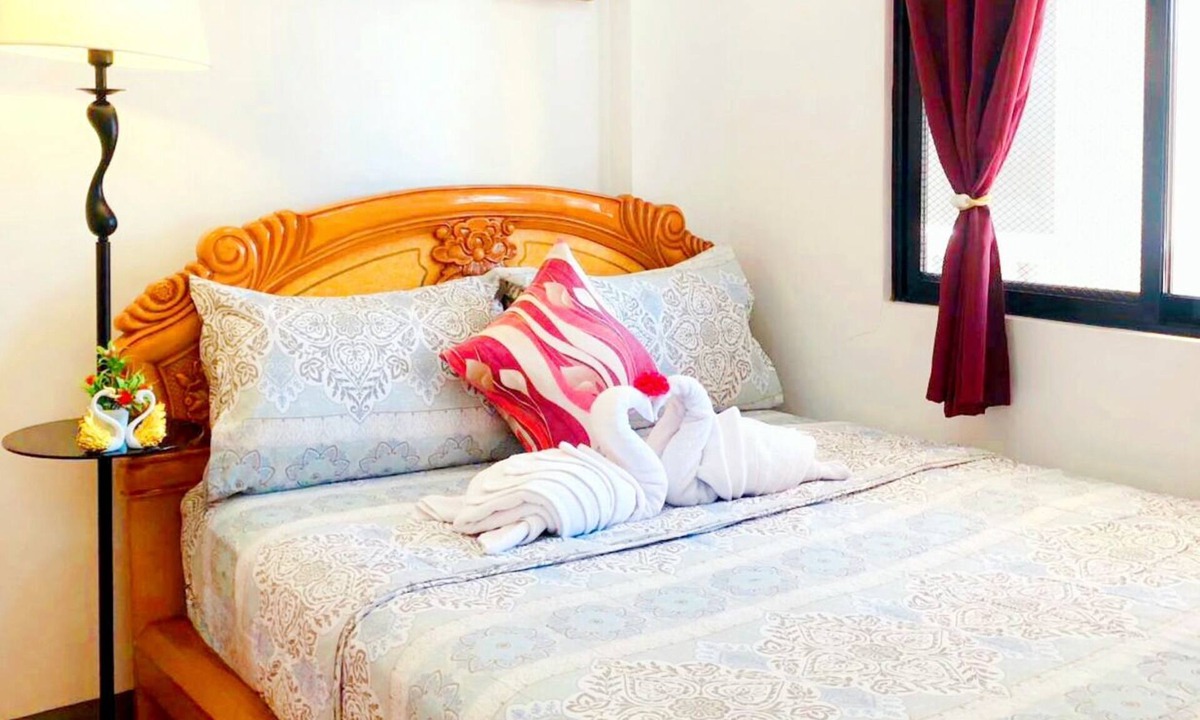 Liloan Apartment | Retreat to a Stylish Flat w/Balcony+Garden View