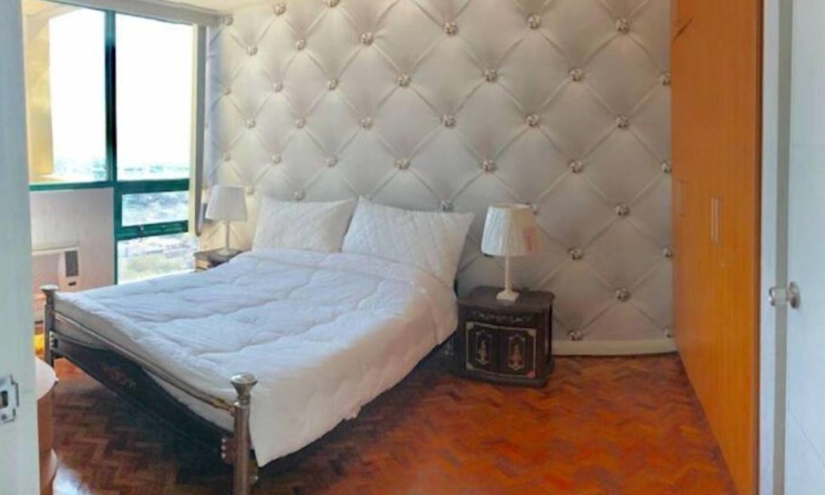 Ermita Condo | Robinson Place 68 sq.m Entire One Condo Unit i