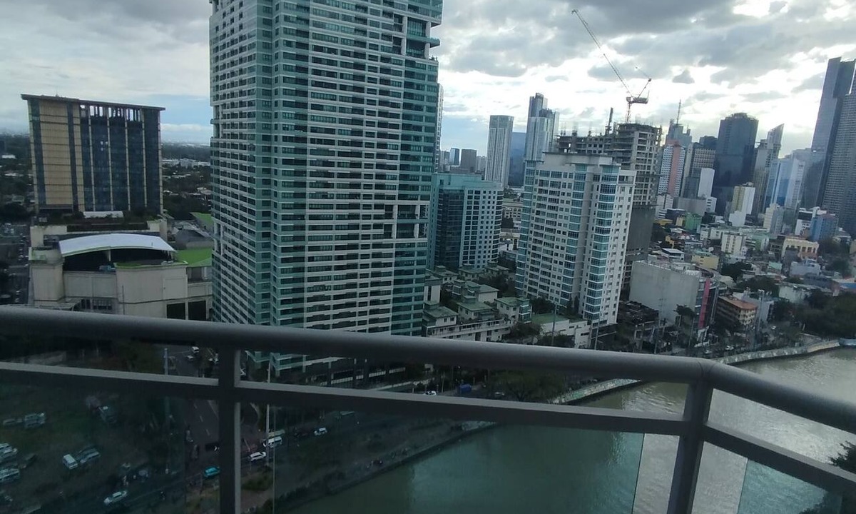 Makati Apartment | Rockwell City, River View 1-bedroom, gym, swimming pool and amenities