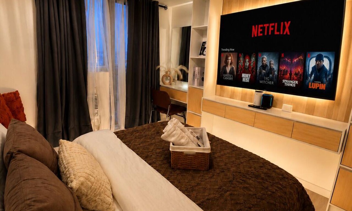 San Fernando Condo | Romantic Luxury Escape Azure North with Netflix & Wave Pool