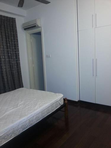 Subang Jaya House | Room private bath at Subang Olives free wifi