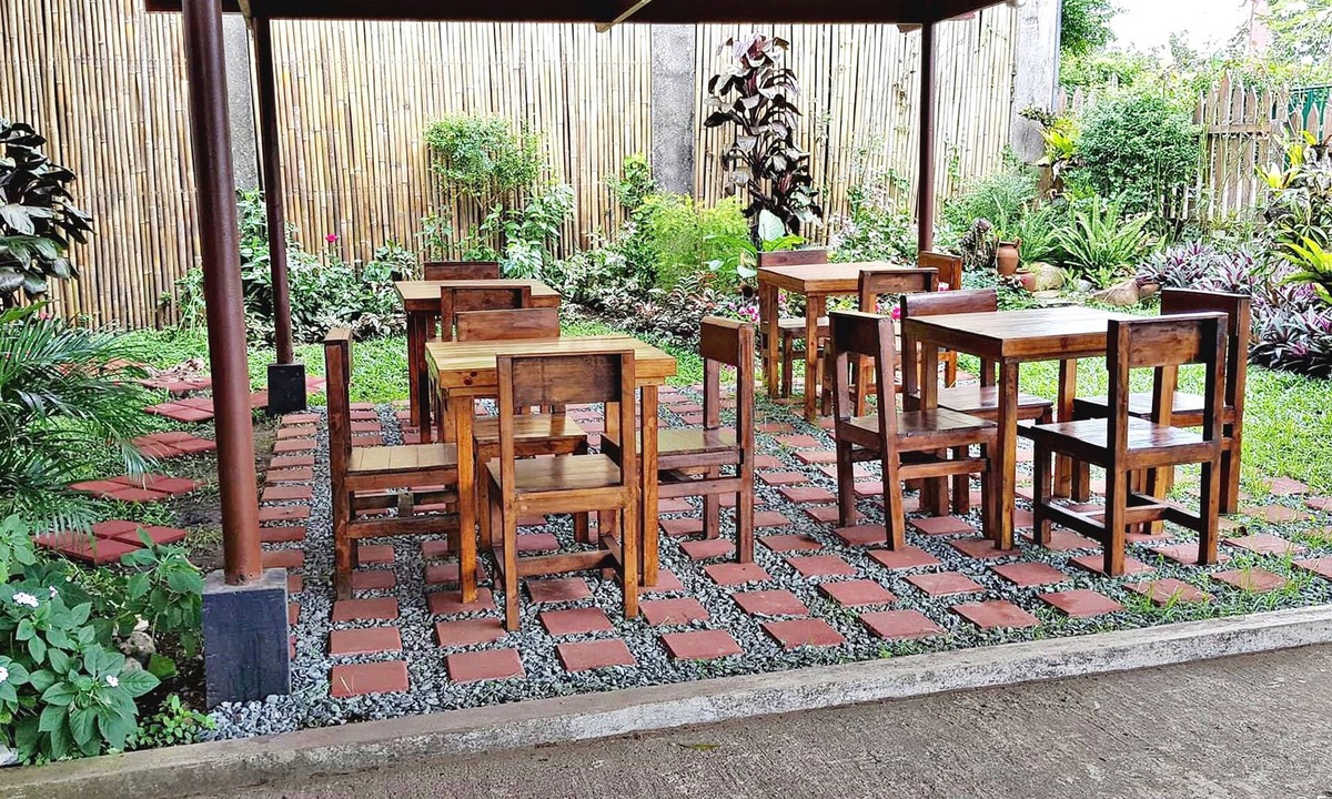 Tagaytay Hotel | Royal Thee Bed & Breakfast