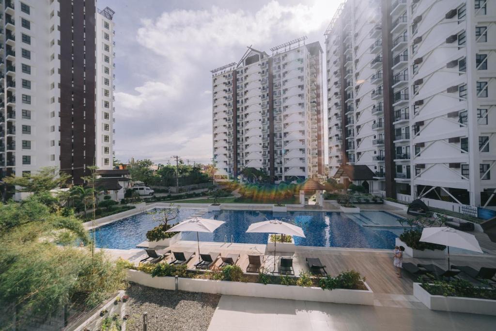 Basak Apartment | RoyalCrest Oasis-2BR Pool, Garden & City view