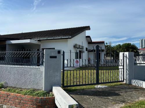 Gua House | Rumah Bonda Keramat