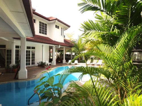 Kota Warisan Bed & Breakfast | Rumah Putih B&B Sepang - KLIA 1&2