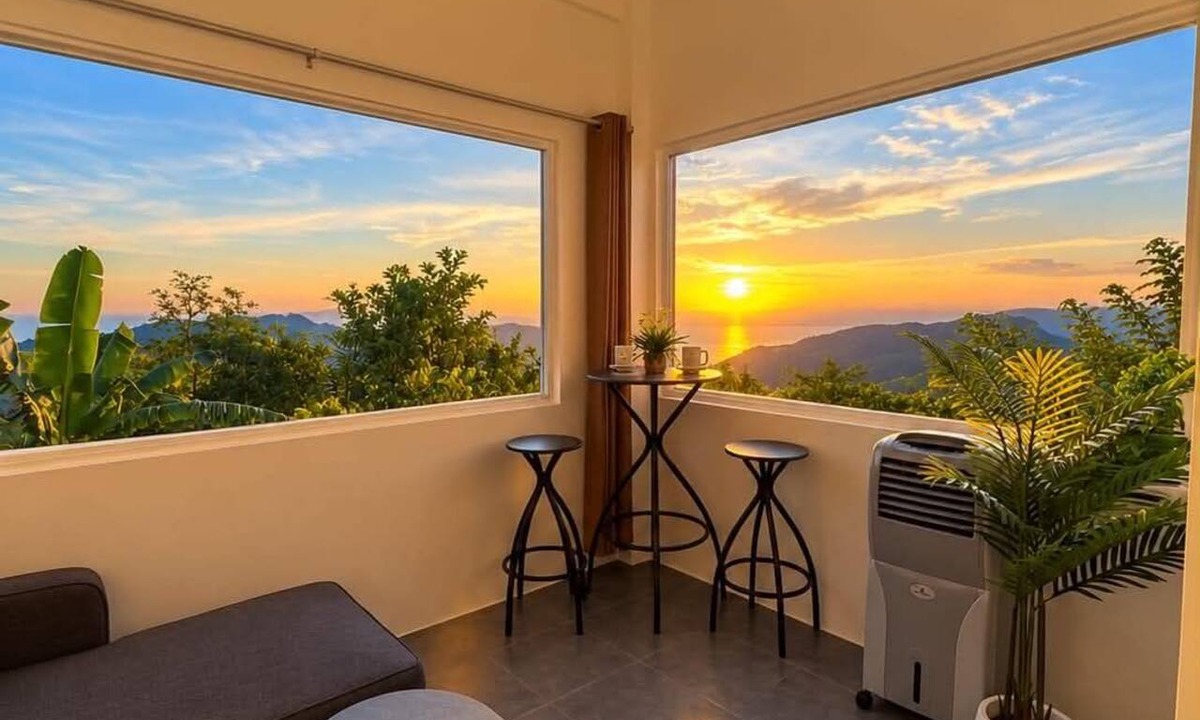 Ginatilan House | Salamanca Mountain Retreat w/Stunning Sunset Views, Billiards, Karaoke &Firepit