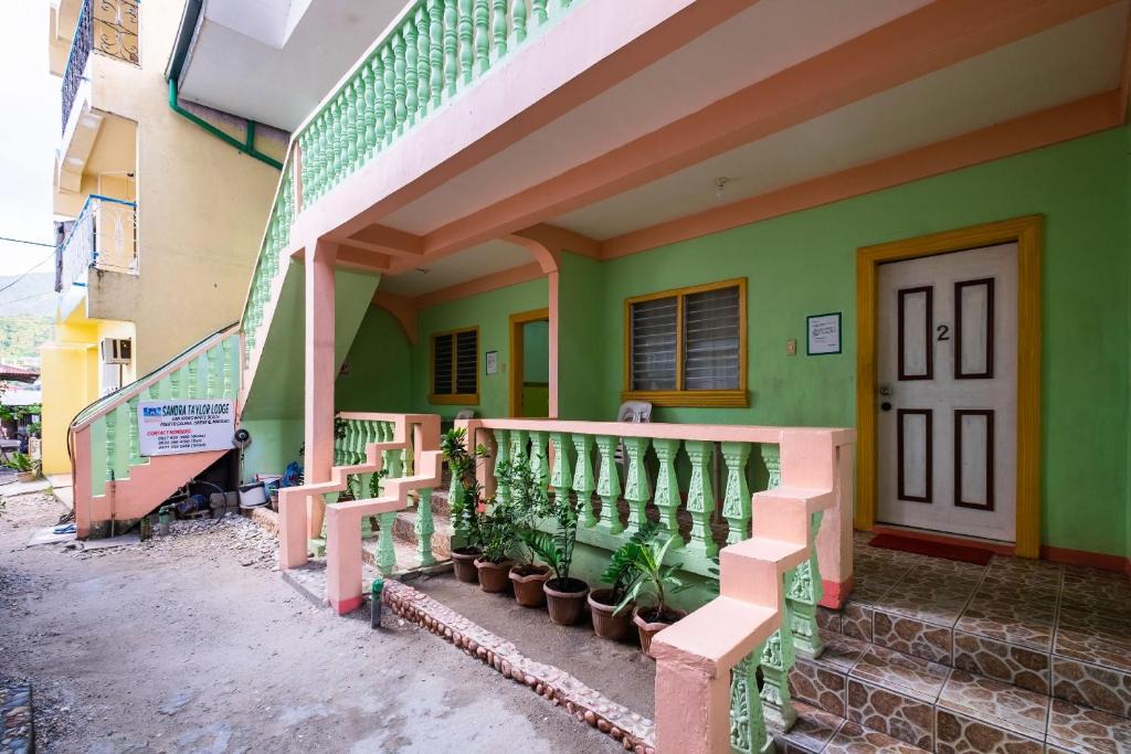 Puerto Galera Hotel | Sandra Taylor Lodge