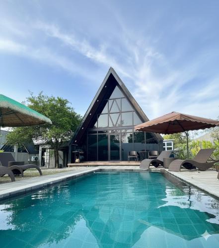 Sariaya Villa | Sariaya Staycation-Pool, Jacuzzi, PS5 and WiFi