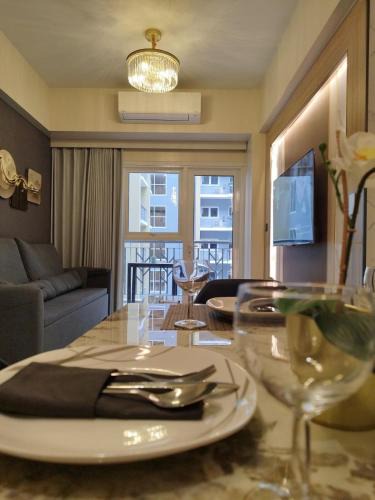 Tambo Apartment | Savvy Suites Combined 6BR near Okada