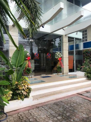 Pinamalayan Hotel | Seacliff Suites Hotel and Resort